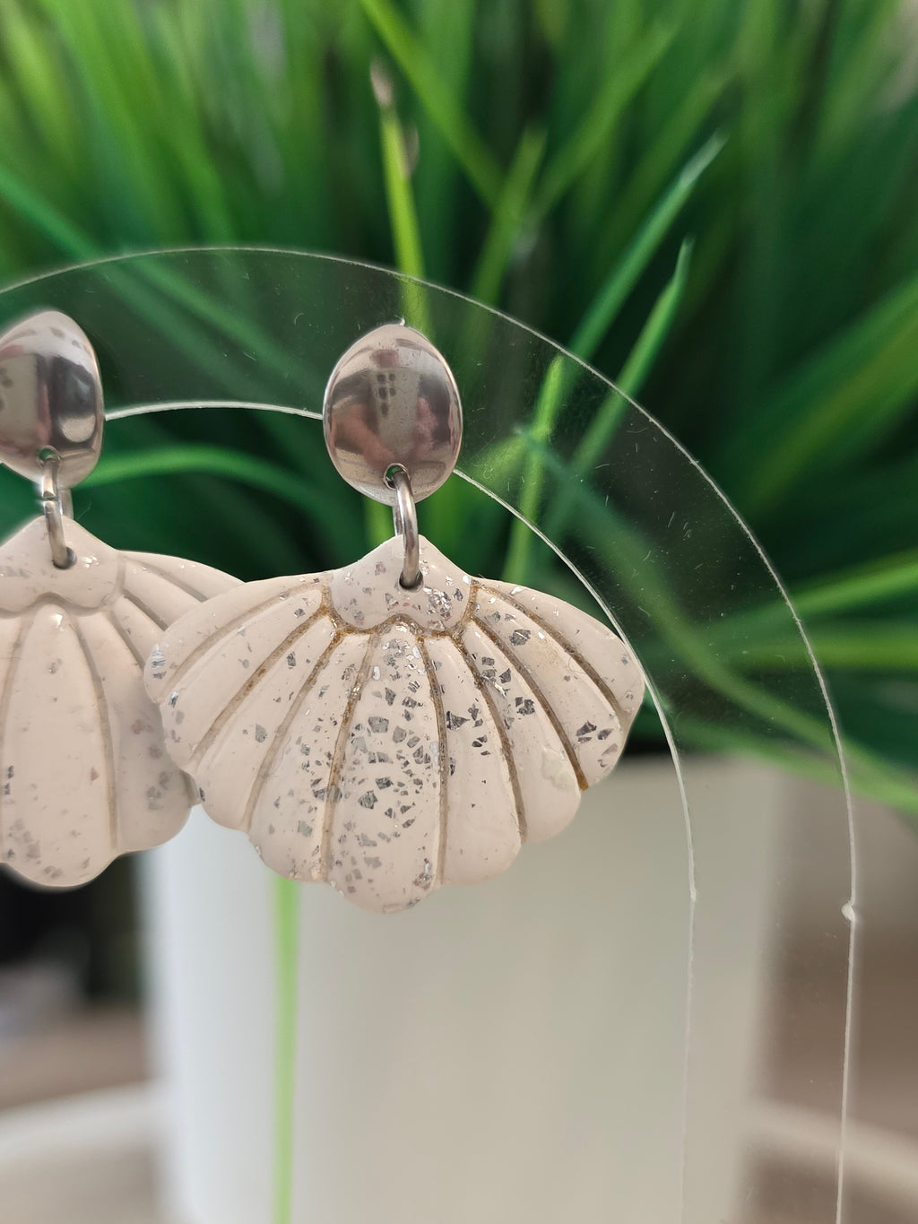 White silver shell earrings