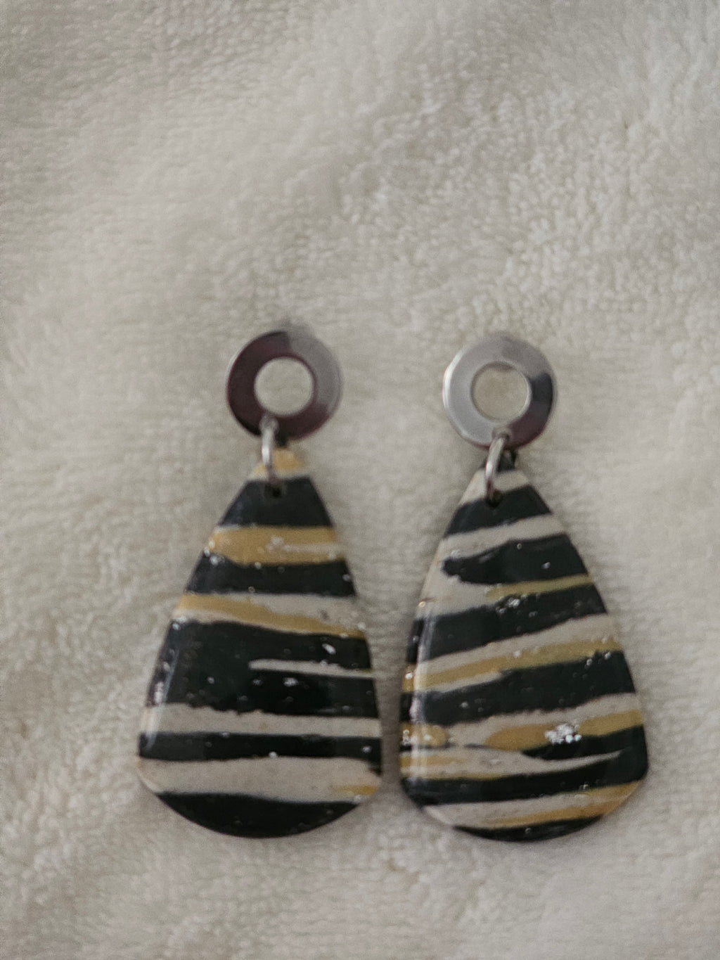 Striped drop