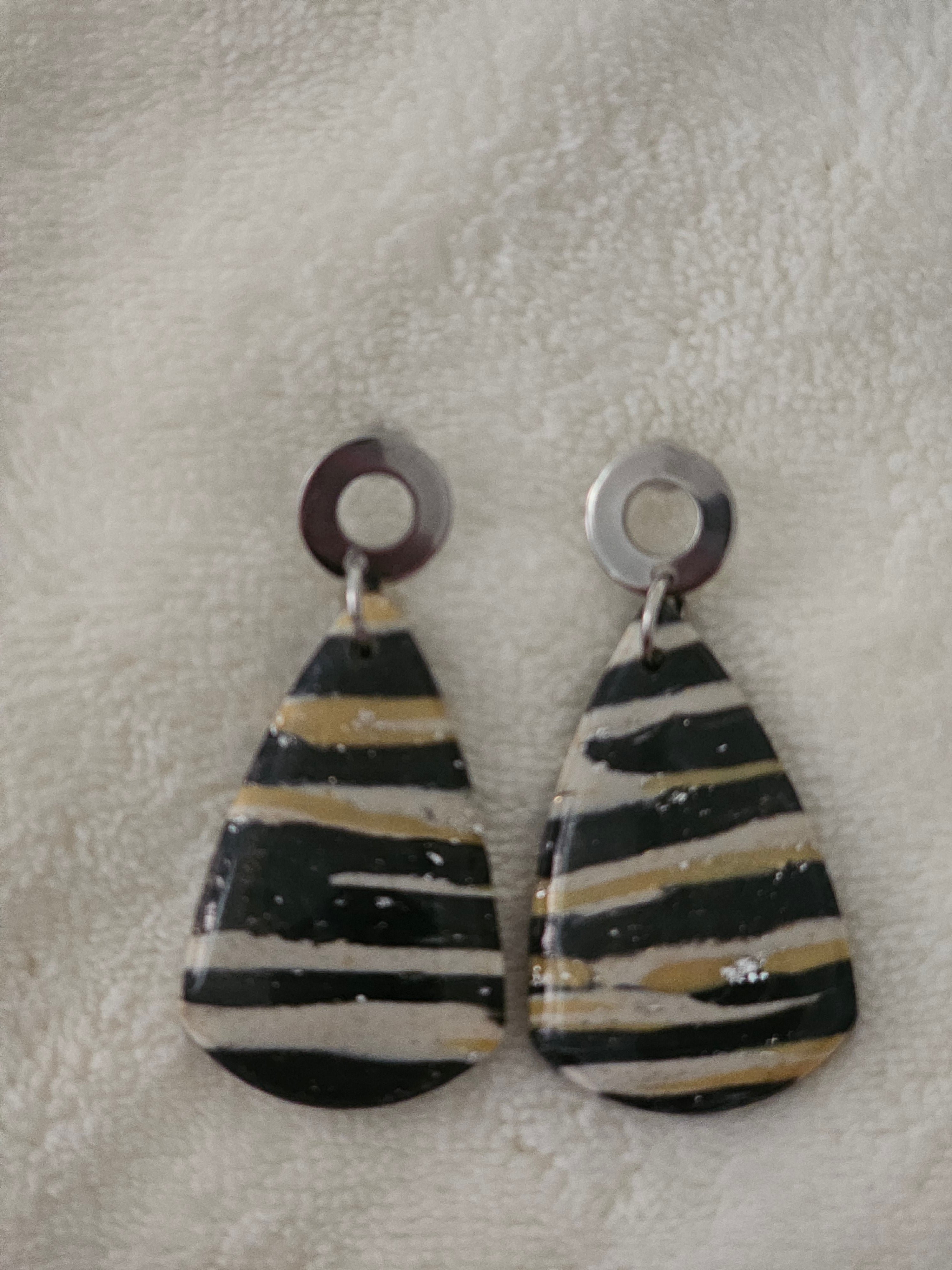 Striped drop