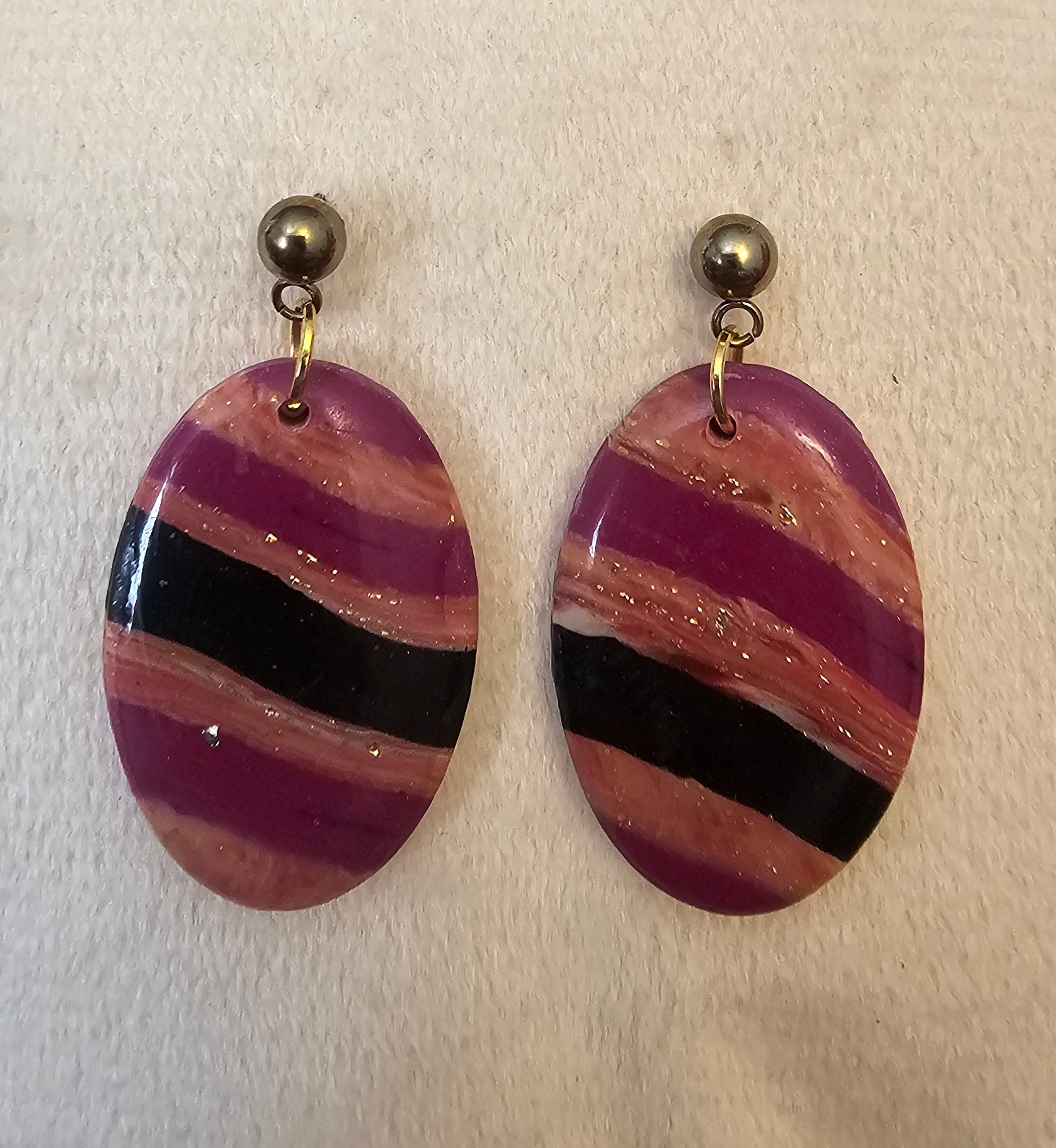 Stripy oval