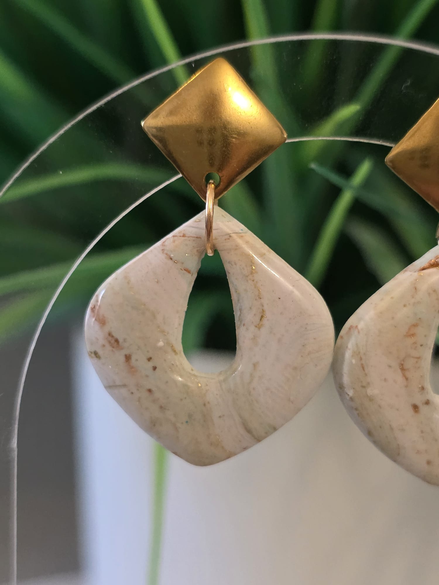 White marble drops