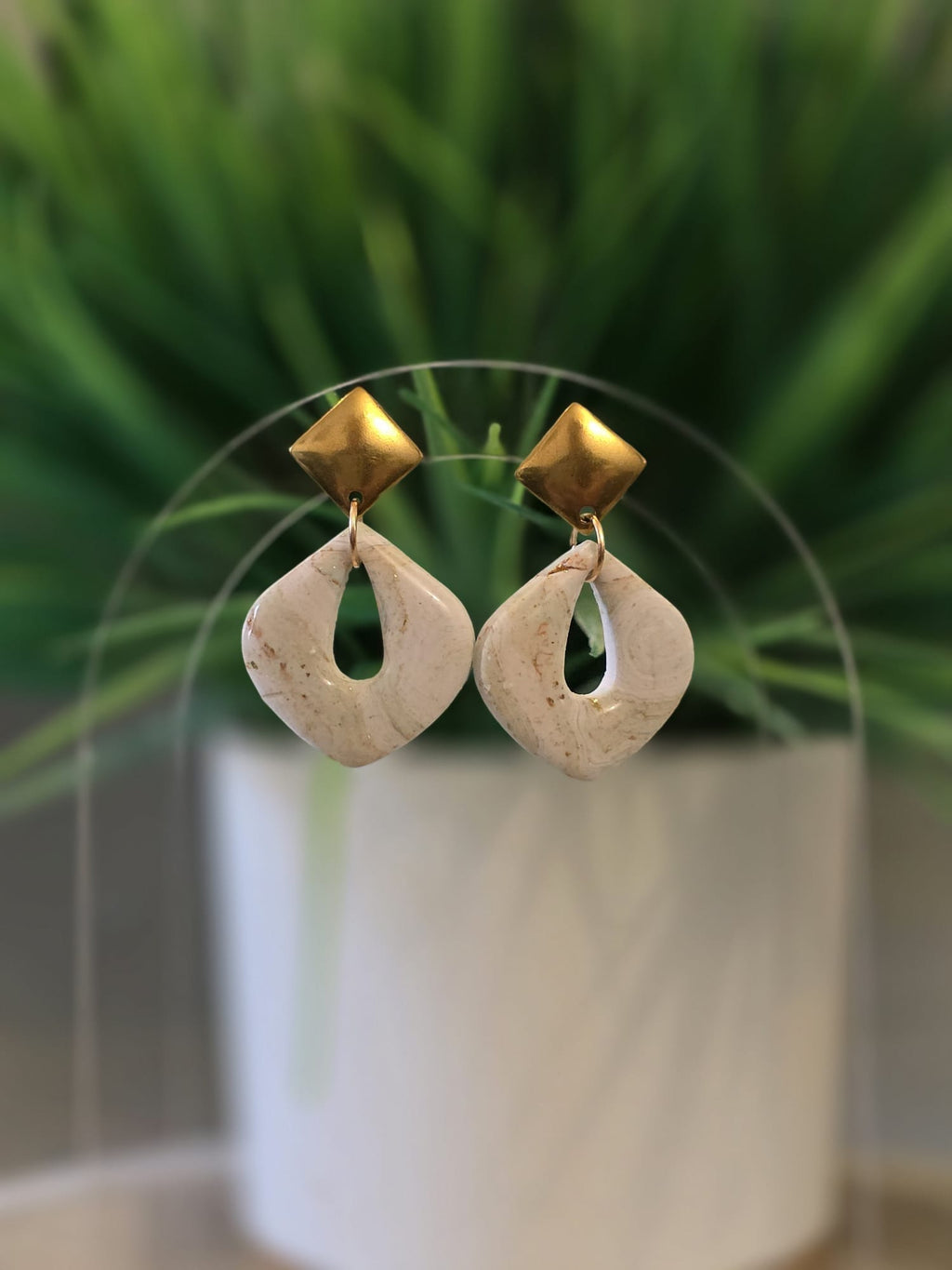 White marble drops