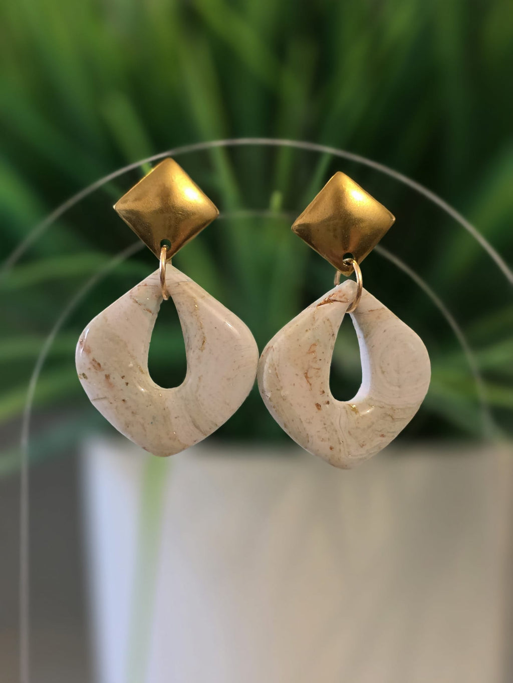 White marble drops